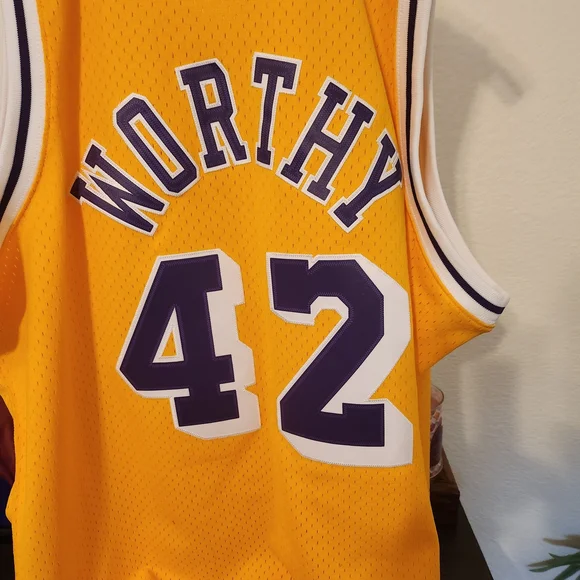 Mitchell & Ness Lakers Yellow Jersey - Picture 2 of 3